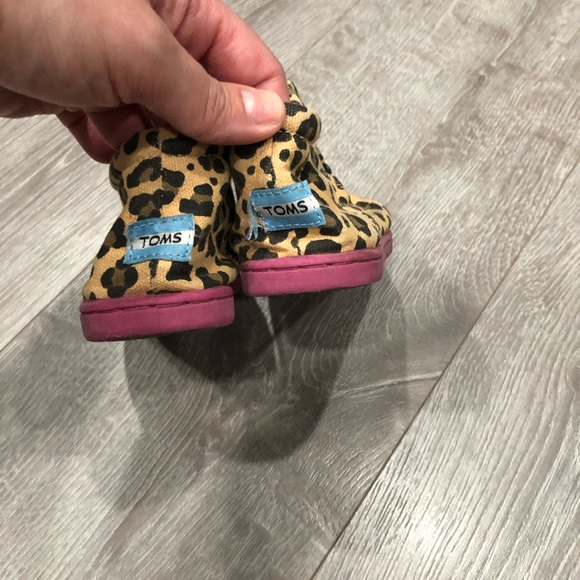 Toms cheetah print sneakers - Picture 2 of 6